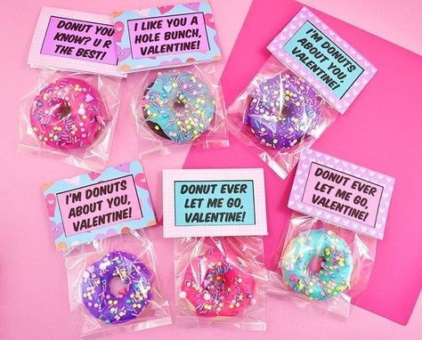 Creative Valentine Cards, Donut Valentine, Valentines Day Cards Diy, Homemade Alcohol, Bobble Stitch Crochet, Valentine Gift Baskets, Trendy Knitting, Diy Donuts, Knitting Loom