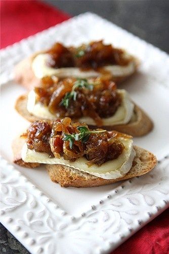 Crostini with Caramelized Onions, Melted Cheese & Sage Bacon Marmalade, Carmelized Onions, Marmalade Recipe, God Mat, Snacks Für Party, Finger Food Appetizers, Party Food Appetizers, Marmalade, Finger Food