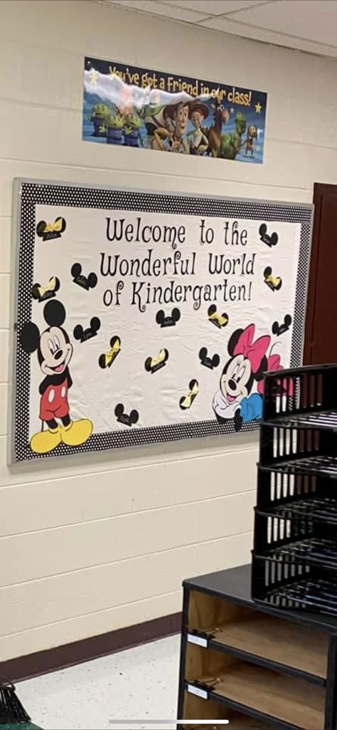 Cartoon Theme Classroom Decoration, Disney Classroom Door Ideas, Mickey Mouse Classroom Decorations, Disney World Classroom, Welcome Back To School Bulletin Boards Preschool, Disney Preschool Theme, Disney World Classroom Theme, Disney Themed Bulletin Boards, Mickey Mouse Classroom Door