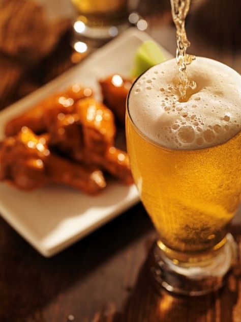 Beer Shot, Beer History, Beer Chicken, Beer Photography, Beer Photos, Pizza And Beer, Beer Pub, Drink Photo, Pub Food