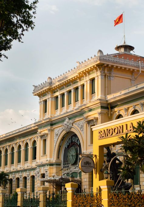 Saigon Aesthetic, Saigon Architecture, Vietnam Architecture, Vietnamese Architecture, Saigon Travel, Vietnam Saigon, 70s Vietnam, Street Painter, Vietnam Architecture Traditional