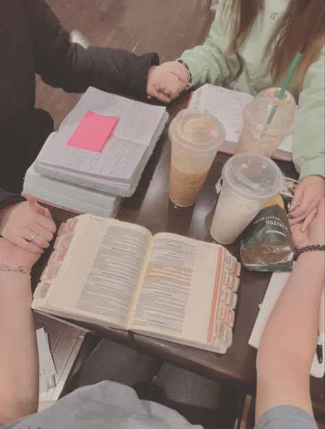 Girl Bible Study, Christian Vision Board, Christian Friendship, Christian Activities, Prayer Group, Christian Friends, Bible Study Group, Christian Bible Study, Bible Time