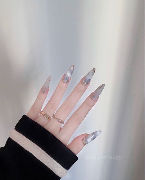 Silver Tip Nails, Long Nail Art, Minimal Nails Art, Asian Nails, Nails Aesthetic, Minimal Nails, Classy Acrylic Nails, Tip Nails, Nail Jewelry