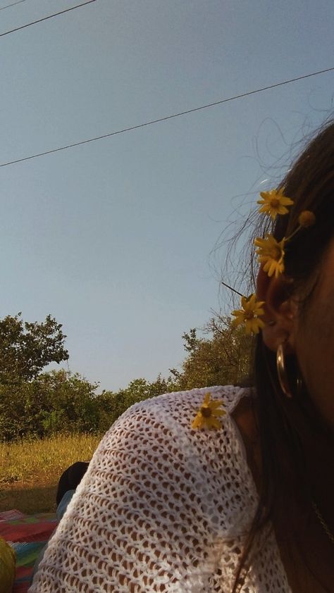 Physical Manifestation, Desi Aesthetic, Aesthetic Flowers, Baby Drawing, Bestest Friend, Fall Aesthetic, Love You So Much, Main Characters, Yellow Flowers