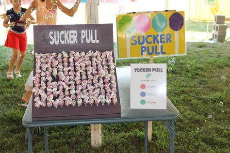 Sucker Pull Sucker Pull Carnival Game, Sucker Pull Game, Lollipop Pull Game, Spring Carnival Games, Sucker Tree, Easy Birthday Party Games, Diy Carnival Games, Backyard Carnival, Fall Festival Games