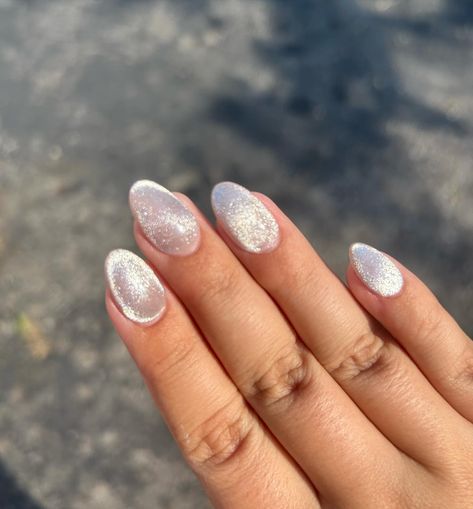 Cat eye/velvet nails will forever be one of my top favs! They’re subtle but so stunning when the light hits them 🤩🤩 Cat Eye Nails With Glitter, White Velvet Nails, White Cats Eye Nails, Cat Eye With Chrome Nails, White Cateye Nail, Cat Eye White Nails, Cat Eye Nails White, Cat Eye Glitter Nails, Neutral Cat Eye Nails