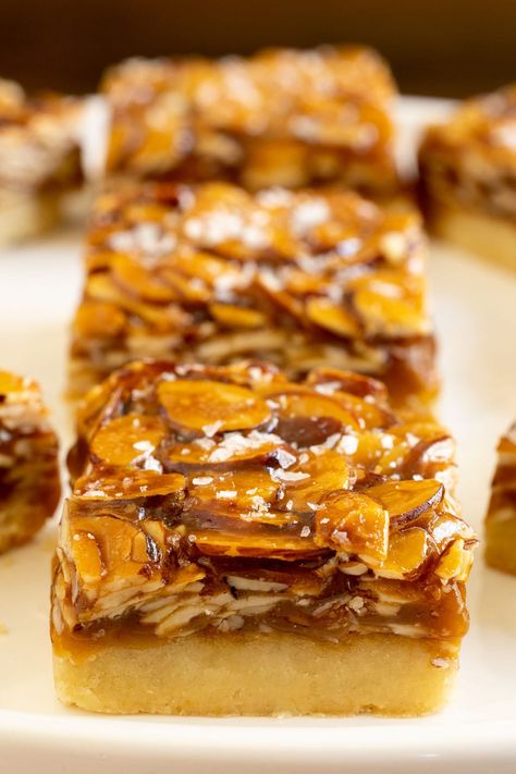 Caramel Nut Bars Recipe, Cottage Core Food Recipes, Almond Shortbread Bars, Shortbread Bites, Almond Shortbread, Chewy Caramel, Caramel Shortbread, Honey Caramel, Caramel Slice