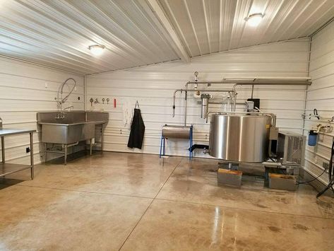 Micro Dairy Parlor, Milk Parlor Ideas, Feed Store Ideas, Milking Parlor Ideas, Meat Processing Room Ideas, Meat Processing Room, Goat Milking Parlor, Butcher Room, Cow Stanchion