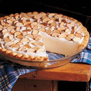 Maple Cream Pie Maple Cream Pie Recipe, Maple Cream Pie, Maple Pie, Maple Desserts, Summer Pie Recipes, Sugar Cream Pie, Maple Recipes, Maple Syrup Recipes, Syrup Recipes