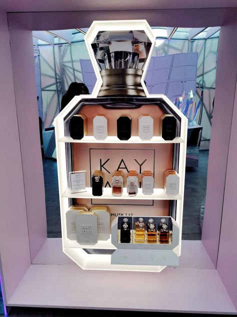 The Huda Beauty Pop Up Event experience - Vanity Owl Kayali Perfume, Huda Beauty Products, Mona Kattan, Launch Event Ideas, Perfume Stand, Retail Store Interior Design, Retail Space Design, Scent Bars, Perfume Display