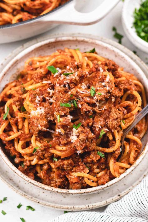 Simple Homemade Pasta, August Meals, Easy Bolognese, Easy Spaghetti Bolognese, Homemade Bolognese Sauce, Homemade Bolognese, Spaghetti Bolognese Recipe, Pasta With Meat Sauce, Sauce Spaghetti