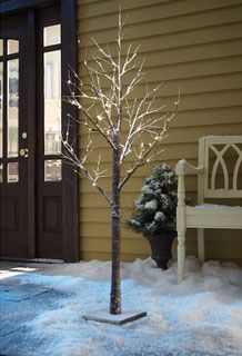 Pre Lit Twig Tree, Birch Christmas Tree, Nyc Apartment Decor, Lush Christmas, Christmas Outdoors, Led Christmas Tree Lights, Christmas Lights Ideas, Christmas Trees Ideas, Christmas Tree With Snow