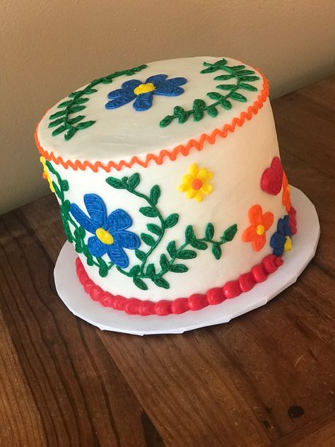 Mexican Decorated Cake, Fiesta Gender Reveal Cake, Simple Mexican Theme Cake, Mexican Embroidery Cake, Mexican Theme Cake, Mexican Cakes, Mexican Themed Cakes, Mexican Fiesta Cake, Embroidery Cake