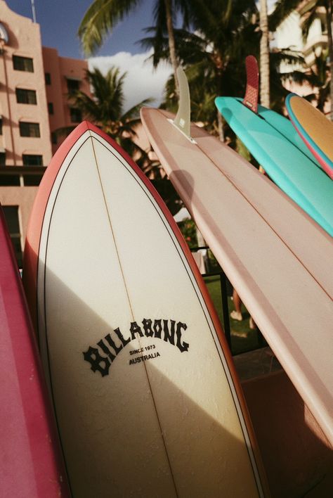 Hawaii Diary with Billabong – Sincerely Jules Surfer Aesthetic, Surfing Aesthetic, Mavericks Surfing, Surf Aesthetic, Party Fotos, Surf Vibes, Surf Life, Ocean Wave, Surfs Up