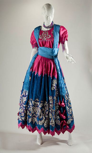 Traditional Mexican Clothing, Hispanic Clothing, Mexican Traditional Clothing, Traditional Mexican Dress, Mexican Fashion, Mexican Outfit, Mexican Dresses, Mexican Culture, Mexican Style