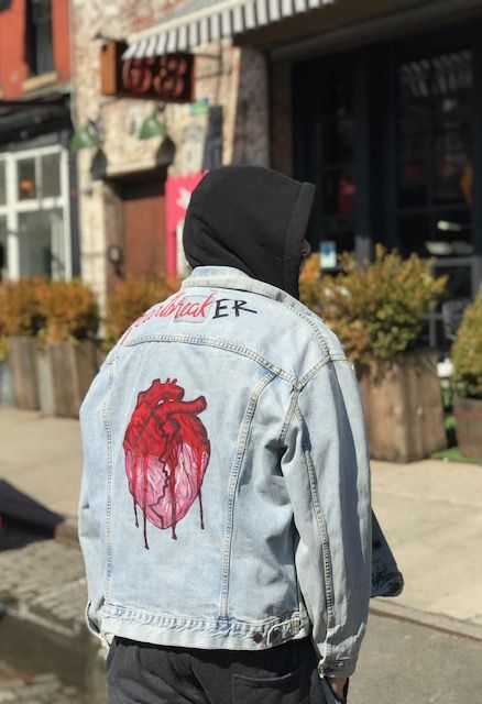 Denim Jacket Painted Men, Denim Jacket Custom Ideas, Custom Denim Jacket Ideas, Jaket Denim Custom, Custom Denim Jacket Paint, Hand Painted Denim Jacket Art, Denim Jacket Art, Denim Jacket Customized, Customized Jacket