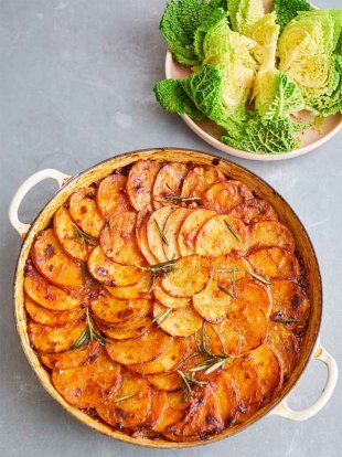 Frumpy veg pie | Jamie Oliver recipes Veg Pie, Fakeaway Recipes, Jamie Oliver Recipes, Midweek Meals, Veggie Meals, Vegetable Puree, Healthy Family Meals, Quick Healthy Meals, Chicken Pasta Recipes