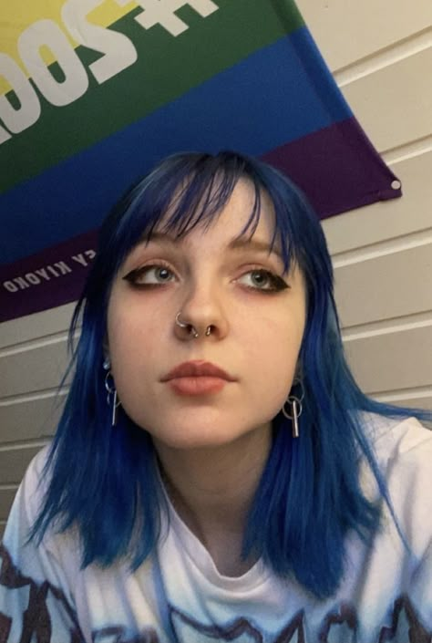 Short Septum Piercing, Blue Hair Medium Length, Blue Alt Hair, Blue Hair Y2k, Black And Blue Hair Short, Alt Blue Hair, Emo Blue Hair, Medium Blue Hair, Dark Blue Short Hair