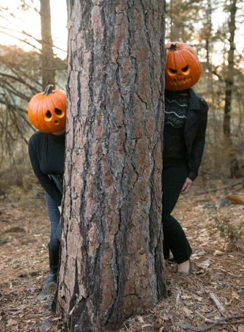 Pumpkin Head Poses, Pumpkin Head Photoshoot Kids, Halloween Pumpkin Photoshoot, Pumpkin Head Photoshoot Couple, Pumpkin Shoot, Pumpkin Pics, 2022 Costumes, Fotos Halloween, Pumpkin Head Photoshoot