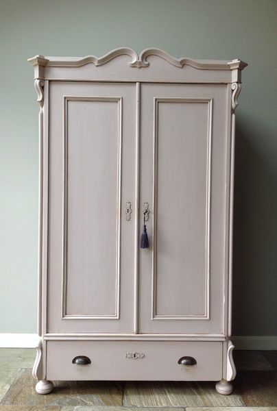 Pine Furniture Makeover, Vintage Hand Painted Furniture, Annie Sloan Painted Furniture, Muebles Shabby Chic, Hall Cupboard, Retro Wardrobe, Pine Wardrobe, Room Revamp, Pink Wardrobe