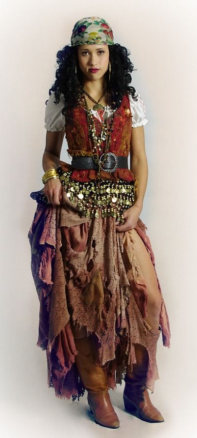 Fortune Teller Costume, Fest Outfits, Diy Kostüm, Mode Hippie, Hallowen Costume, Pirate Costume, Old Fashion, Costume Shop, Fashion Costume