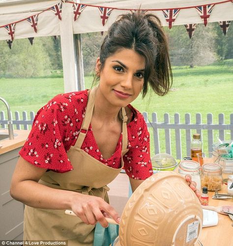 Great British Bake Off's Ruby Bhogal's own mother Kelly today admitted she didn't think she was going to make it past week one after her less than impressive biscuit round British Bake Off Recipes, Martin Kemp, Bake Off Recipes, British Bake Off, British Baking, Great British Bake Off, Donald Glover, Bake Off, Indian Woman