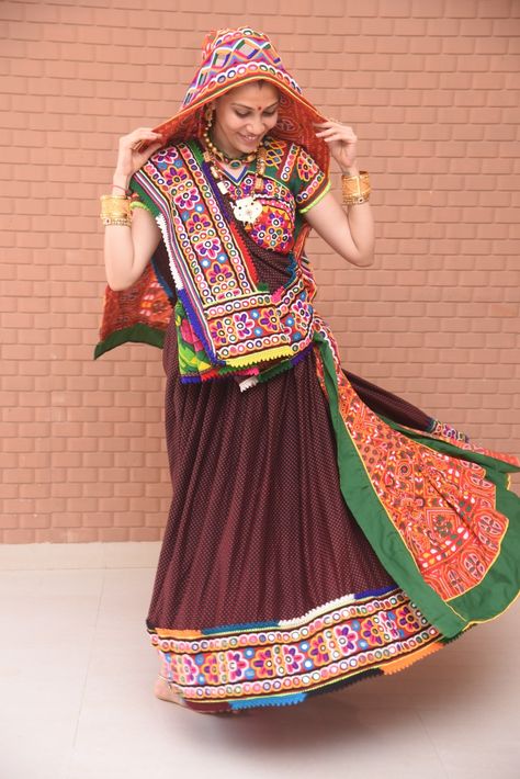 Kutchi outfit Ghaghra Choli, Elegant Blouse Designs, Elegant Blouses, Blouse Designs, Desi, Maxi Skirt, Boutique, Design