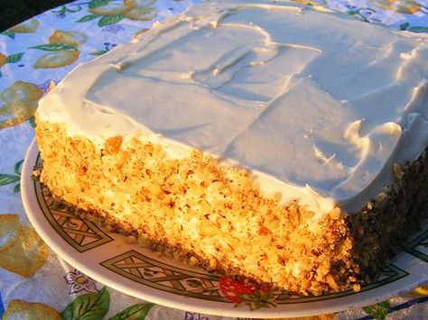 Banana-Sour Cream Cake With Cream Cheese Frosting Banana Sour Cream Cake, Sour Cream Icing, Banana Cake Mix, Cheese Frosting Recipe, Sour Cream Cake, Cake With Cream Cheese Frosting, Cream Cheese Frosting Recipe, Family Magazine, Frosting Recipe