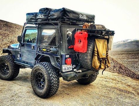 Slow clap for this Jeep.                                                                                                                                                                                 More Overland Jeep Wrangler, Overland Roof Rack, Jeep Overlanding, Jeep Wrangler Camping, Camping Jeep, Overland Jeep, Adventure Jeep, Accessoires 4x4, Jeep Things