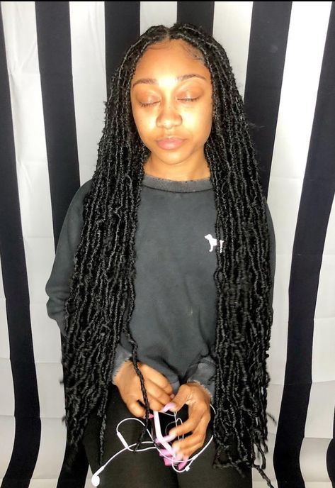 Dmv Hairstylist, Individual Locs, Beautiful Black Hair, Faux Locs Hairstyles, Hair Things, Hair Idea, Crochet Style, Natural Styles, Knotless Braids