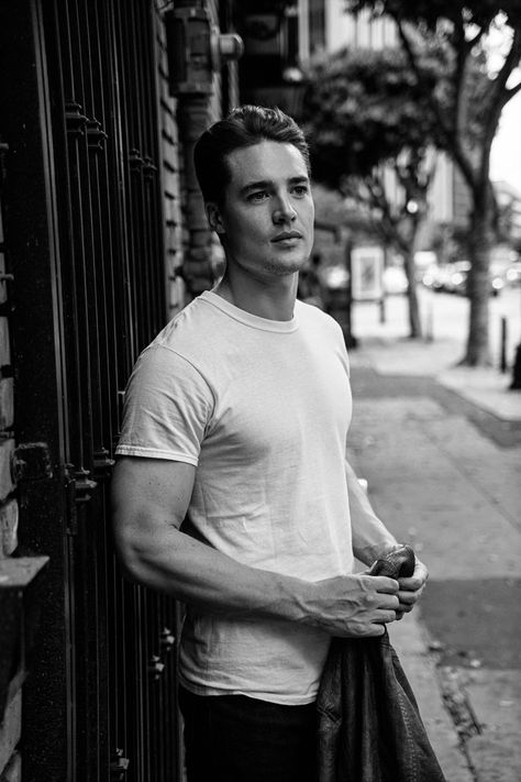 Alexander Dreymon, born Alexander Doetsch, is a German-born actor who is most well known for playing Uhtred of Bebbanburg in “The Last Kingdom”, and he was also in “Christopher and his Kind” and “American Horror Story: Coven”. The actor is fluent in German, English, and French, and he began acting later in life, starting his […] The post Alexander Dreymon Biography: Uhtred actor in The Last Kingdom, wife, height and net worth appeared first on Sidomex En Alexander Dreymon Wife, Acotar Fan Cast, Jaqen H Ghar, Uhtred Of Bebbanburg, Alexander Dreymon, Acting Lessons, American Horror Story Coven, Last Kingdom, English And French