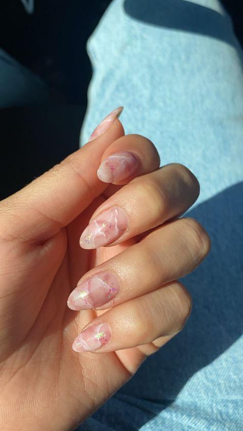 Nail Inspo Almond Asian, Rose Marble Nails, Round Marble Nails, Marble Flower Nails, Marbling Nail Art, Mauve Marble Nails, Nail Art For Graduation, Nail Art Marble Pink, Nude Marble Nail Designs