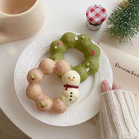 Food Christmas, Christmas Feeling, Kawaii Food, Cute Desserts, Oui Oui, Cute Cakes, Christmas Aesthetic, Cafe Food, Pretty Food