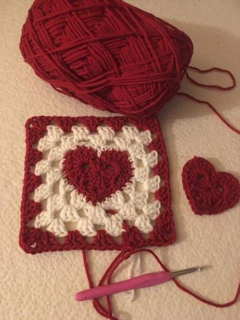 Crochet Heart Granny Square Tutorial, Sweater Patterns, Mode Crochet, Crochet Design Pattern, Beginner Crochet Projects, Crochet Stitches For Beginners, Crochet Fashion Patterns, Crochet Baby Blanket, Square Crochet