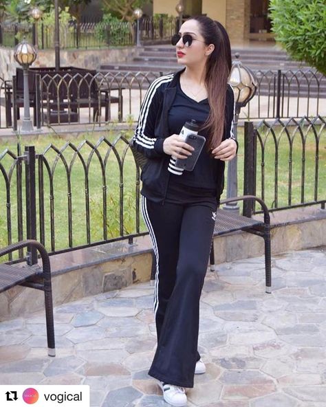 20 Best Sporty Outfits For Pakistani Girls - Cool Gym Clothing For Pakistani Girls Morning Walk Outfit, Girl Sporty Outfits, Pakistan Street, Walk Outfit, Gym Outfits For Women, Cool Gym, Pakistan Street Style, Classy People, Casual Fashion Trends