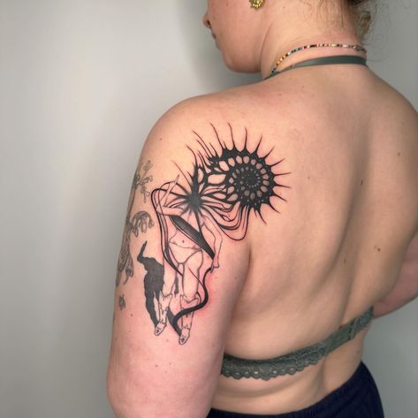 A little partial coverup for a design my client drew up herself (original tattoo not by me) celestial shell explosion 😝 Exploding Sun Tattoo, Explosion Tattoo, Exploding Star Tattoo, Explosion Behind Person, Butterfly Explosion, Explosion With :3 Face, Original Tattoos, Pretty Tattoos, Cover Up