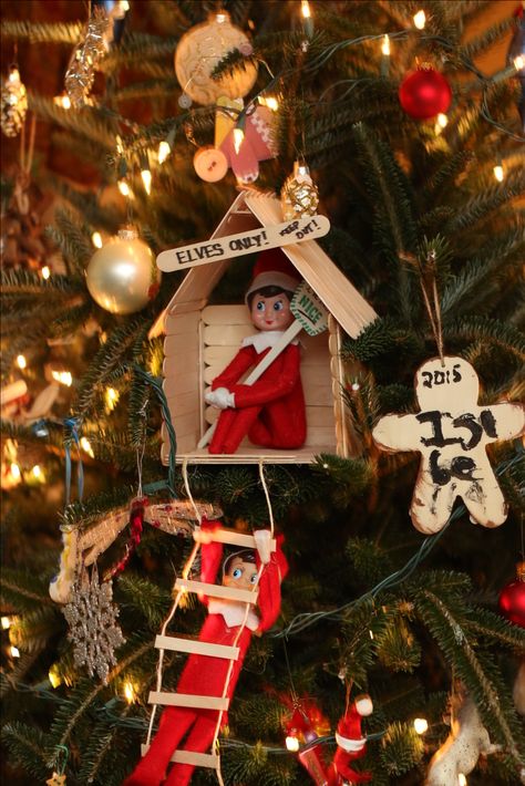 Elf On The Shelf Tree House Diy, Elf On The Shelf Ideas Popsicle Sticks, Elf On The Shelf Diy Accessories, Crafty Elf On The Shelf Ideas, Diy Elf House, Elf On The Shelf 2 Elves, Elf Tree House, Elf Ideas Easy, Christmas Diy Kids