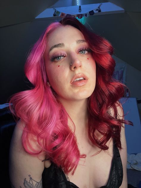 Red And Hot Pink Hair, Pink And Red Hair Split, Half Pink Half Red Hair, Red And Pink Split Dye, Valentines Day Hair Color, Hot Pink Hair Aesthetic, Valentines Hair Color, Red Split Dye Hair, Maroon And Pink Hair