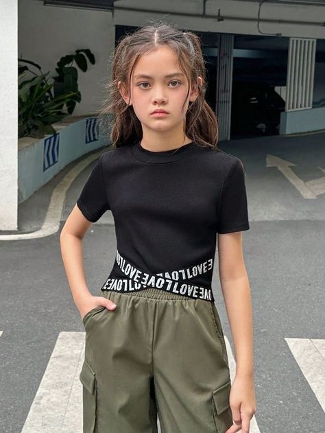 Disappointed because too short for my taste Pre Teen Fashion, Fashion Teenage Girls, Girls T Shirts, Pretty Shorts, Sports Style, Y2k Clothes, Sporty Girls, Tween Outfits, Alternative Medicine