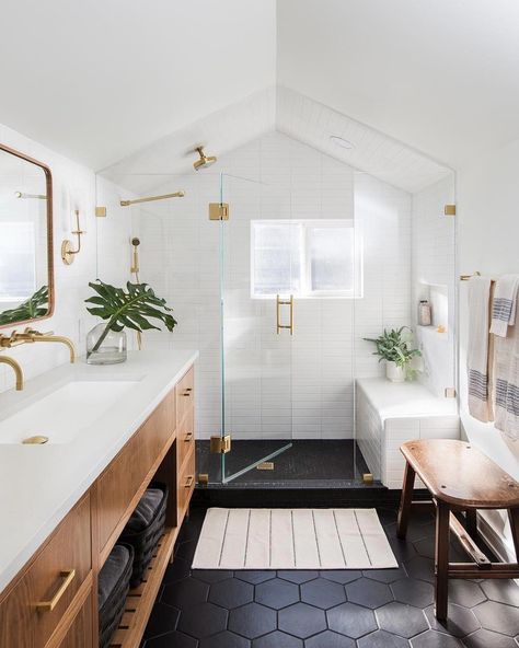 How to Nail Black-and-White Minimalism in Your Bathroom | Hunker #BathroomRemodel Drømme Bad, Makeover Kamar Mandi, Beautiful Bathroom Decor, Black Tiles, Trendy Bathroom, Black Floor, Tile Flooring, Bathroom Renos, Beautiful Bathrooms