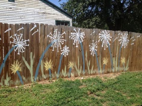 14 Fascinating DIY Ideas For Decorating Garden Fence Easy Diy Fence, Fence Murals, Painted Fence, Backyard Fence Decor, Fence Painting, Garden Fence Art, Diy Garden Fence, Garden Mural, Diy Fence