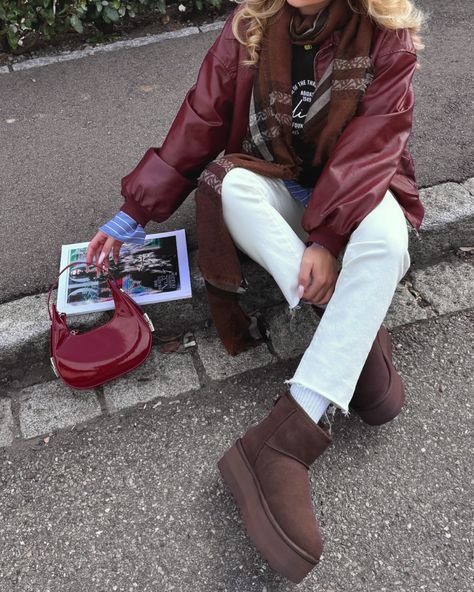 All prepared for the cold season 🍂 uggs via @spartoogram #spartoogram #spartoo • • #autumnoutfits #falloutfits #autumnfashion #pinterestinspired #pinterestoutfit #burgundyleatherjacket #uggs #platformuggs #darkbrownuggs Brown Platform Uggs Outfit, Ugg Burnt Cedar, Burnt Cedar Uggs Outfit, Platform Uggs Outfit, Platform Uggs, Fake Uggs, Burgundy Leather Jacket, Ugg Ultra Mini, Ugg Classic Mini