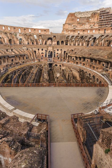 Colosseum Inside, Coliseum Italy, Ancient Rome History, Roman Colosseum, Architecture Antique, Colosseum Rome, Istoria Artei, Uk Destinations, Voyage Europe