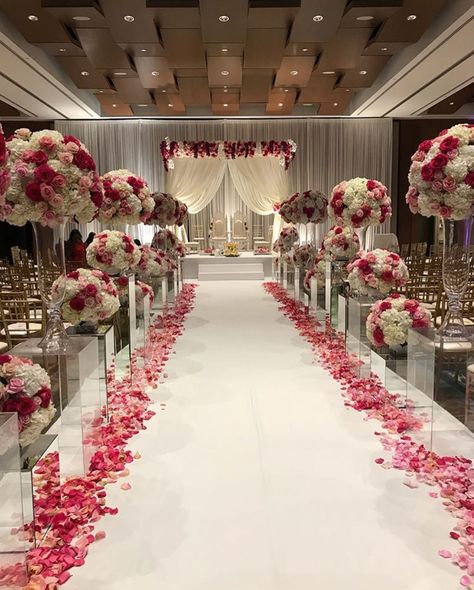 Saree Ceremony Decoration, Marriage Hall Decoration, Wedding Ceremony Decorations Indoor, Rose Centerpieces Wedding, Small Wedding Decor, Bride Entry, Wedding Stage Decor, Wedding Entrance Decor, Wedding Planning Decor