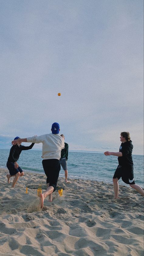 Spike Ball Aesthetic, Beach Ball Aesthetic, Beach House Party Aesthetic, Spikeball Aesthetic, Party On Beach, Beach Party Aesthetic, House Party Aesthetic, Spike Ball, Men Poses