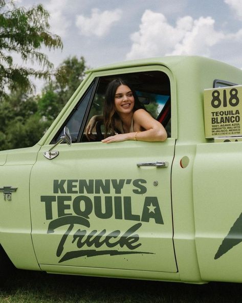 Kendall Jenner 818, 818 Tequila, Classic Car Photoshoot, Kendall Jenner Photos, Kendall Jenner Street Style, Beer Girl, Kendall And Kylie Jenner, Jenner Style, Dream Lifestyle