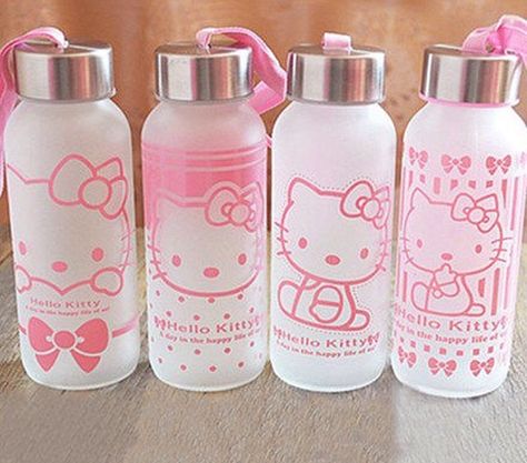 Hkwater bottle Hello Kitty Travel, Bloxburg Bedroom Ideas, Hello Kitty Water Bottle, Bloxburg Bedroom, Hello Kitty Kitchen, Hello Kitty Merchandise, Hello Kitty House, Travel Bottle Set, Hello Kitty Makeup