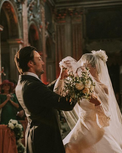 POV documenting a wedding in the prettiest church in Rome in the most devine light Photography @leentjeloveslight Planner @guendalinalitta Venue @villa_medici Dress @oliviertheyskens Flowers @boutemythierry Church Chiesa Nuova #leentjeloveslight Catholic Church Wedding Photos, Devine Light, Belgium Wedding, Church Wedding Photos, Church Wedding Photography, Villa Medici, Church Aisle, Church Aesthetic, Church Ceremony