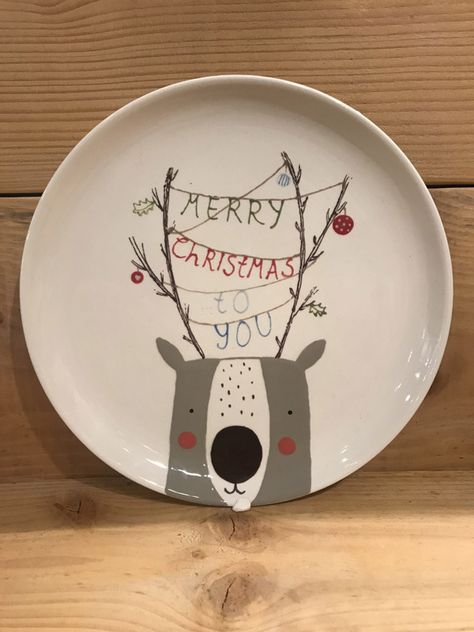 Christmas Pottery Painting Ideas, Christmas Pottery Painting, Pottery Painting Ideas Easy, Diy Pottery Painting, Christmas Plate, Christmas Clay, Tassen Design, Keramik Design, Wheel Thrown Pottery