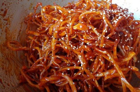 ojingeochaemuchim-mixing Korean Spicy Dried Squid, Muchim Recipe, Maangchi Recipes, Dried Squid, Braised Tofu, Squid Recipes, Korean Side Dishes, Popular Side Dishes, Kimchi Recipe